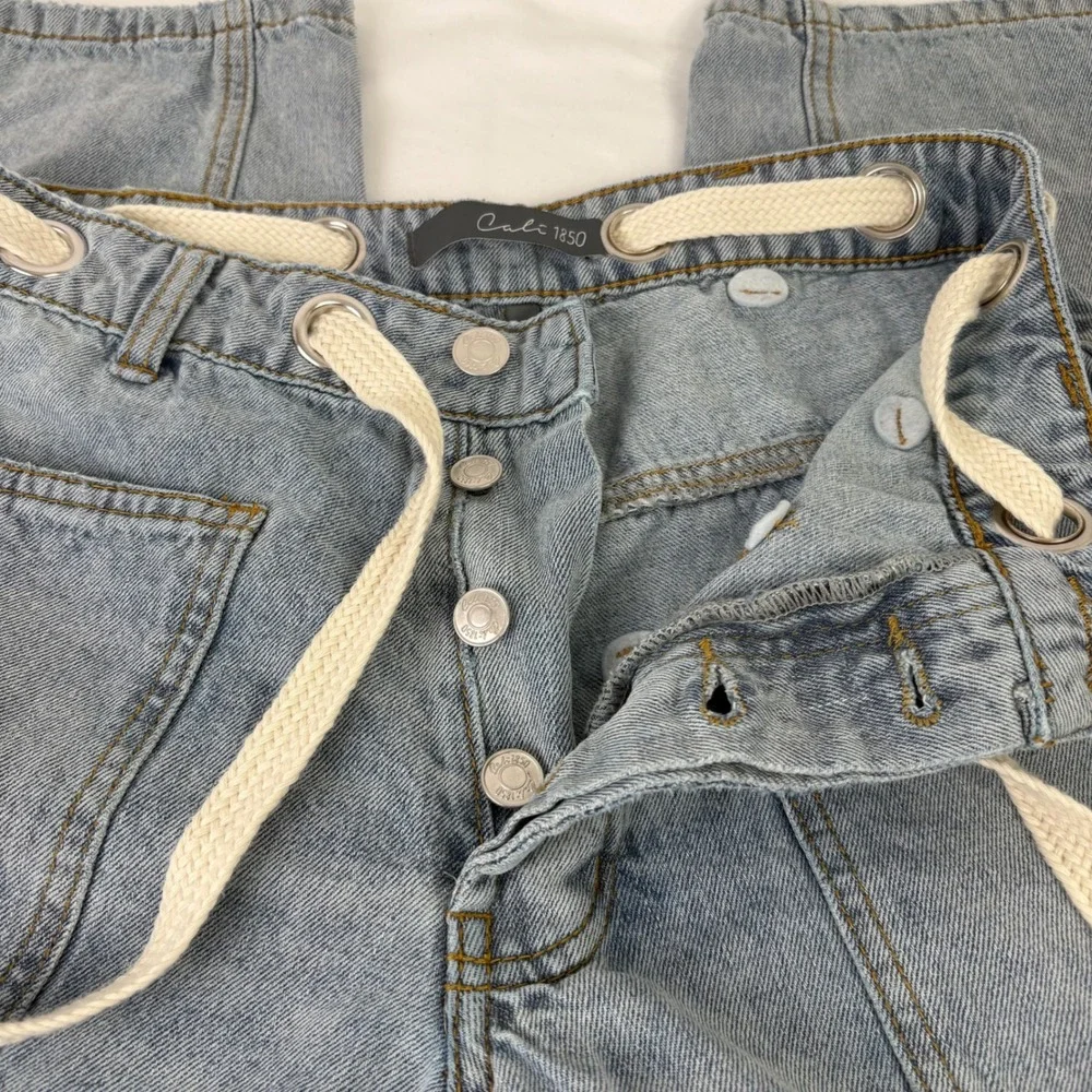 Cali 1850 Barrel Cropped Mid Rise Button Fly Denim‎ Jeans Women's Size 3 (26x25)